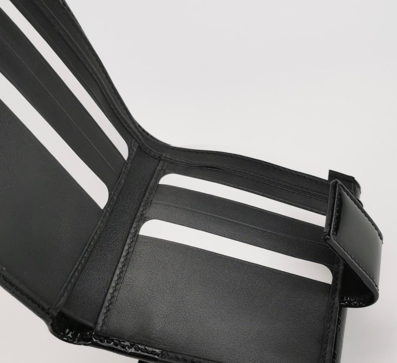 GUCCI Microguccissima Patent Leather Wallet